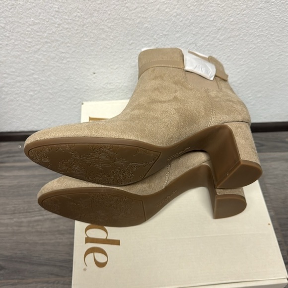 LifeStride Truly Ankle Bootie - Picture 3 of 11